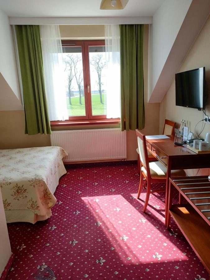 Gospoda Pazibroda Maków Mazowiecki Exterior foto